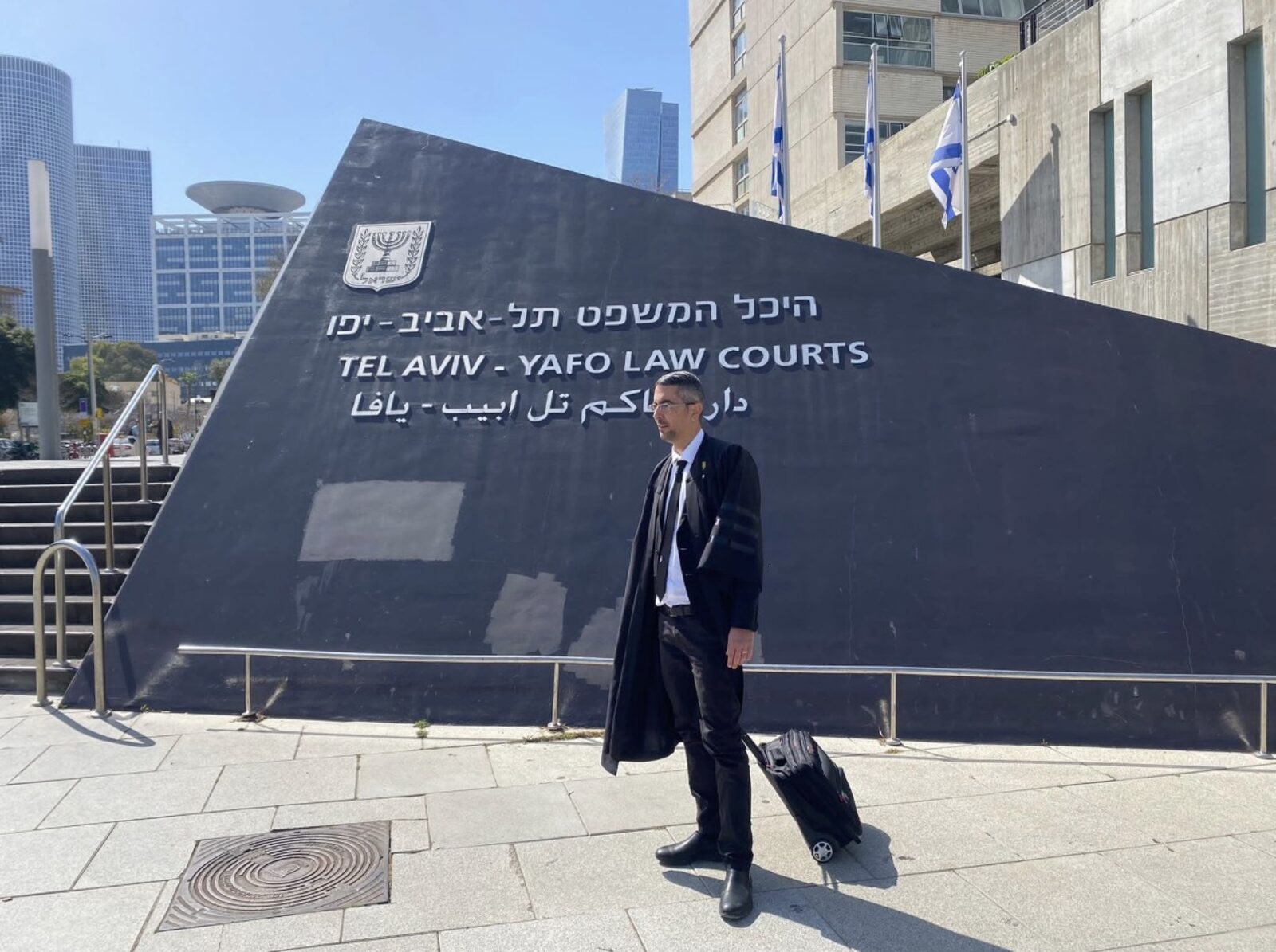 עורך דין מהמשרד מול היכל המשפט תל אביב-יפו